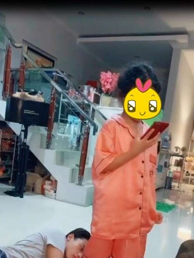 6 Potret Rumah Charly Van Houten yang Jarang Terekspos