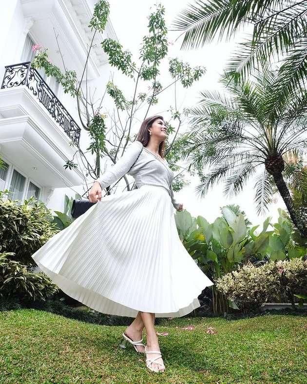 9 Potret Rumah Raya Kohandi si Langganan Antagonis, Megahnya Bak Dalam Sinetron!