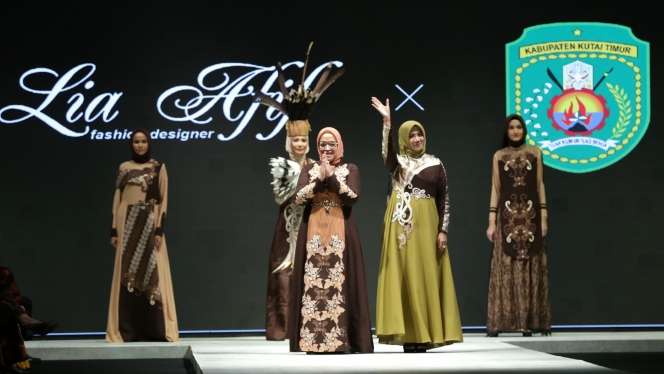 Lia Afif Hadirkan Koleksi Batik dengan Pewarna Alam di Indonesia Fashion Week 2022