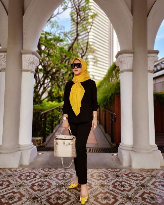 6 Gaya Fashion Syahrini Selama Puasa Ramadan di Singapura Jadi Sorotan!