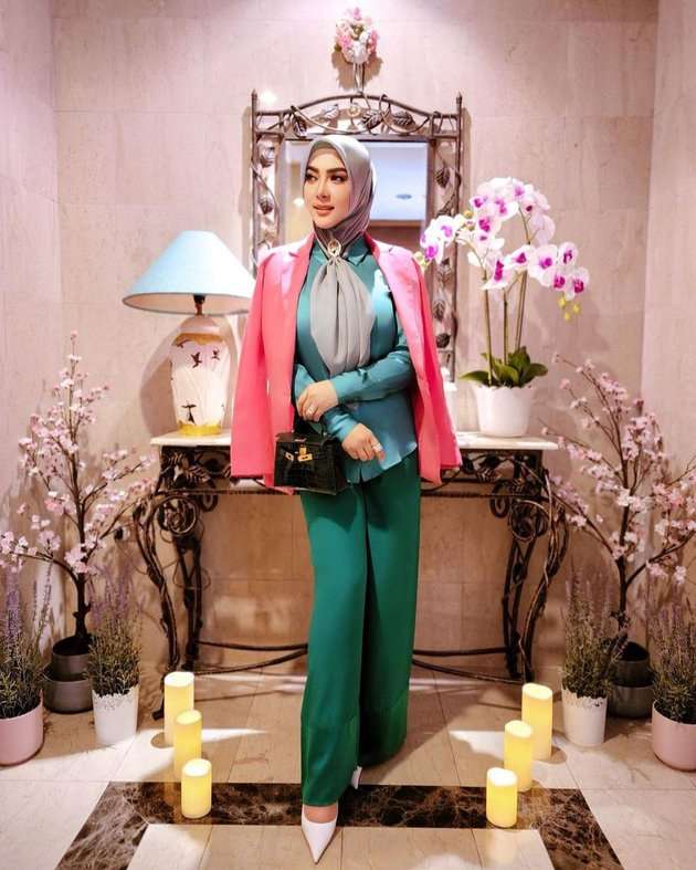 6 Gaya Fashion Syahrini Selama Puasa Ramadan di Singapura Jadi Sorotan!