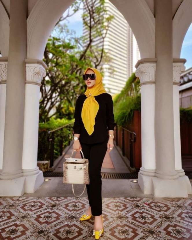 6 Gaya Fashion Syahrini Selama Puasa Ramadan di Singapura Jadi Sorotan!