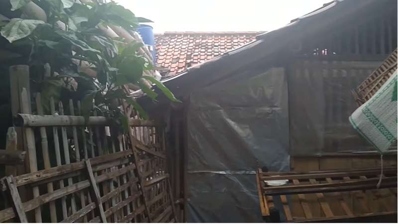 10 Potret Rumah Lord Rangga Petinggi Sunda Empire, Kondisinya Miris, Hanya dari Bilik Bambu!