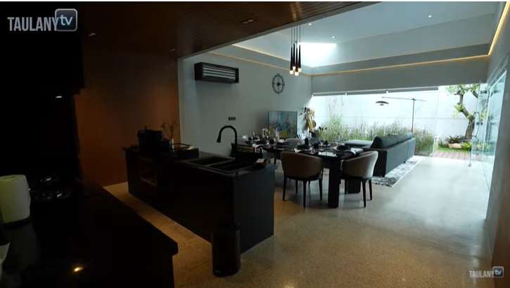 11 Potret Rumah Baru Desta dan Natasha Rizky, Desainnya Super Keren!