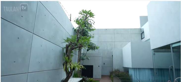 11 Potret Rumah Baru Desta dan Natasha Rizky, Desainnya Super Keren!