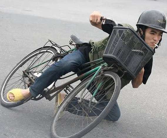 10 Potret Unik Orang Naik Sepeda, Aksinya Bikin Melongo!