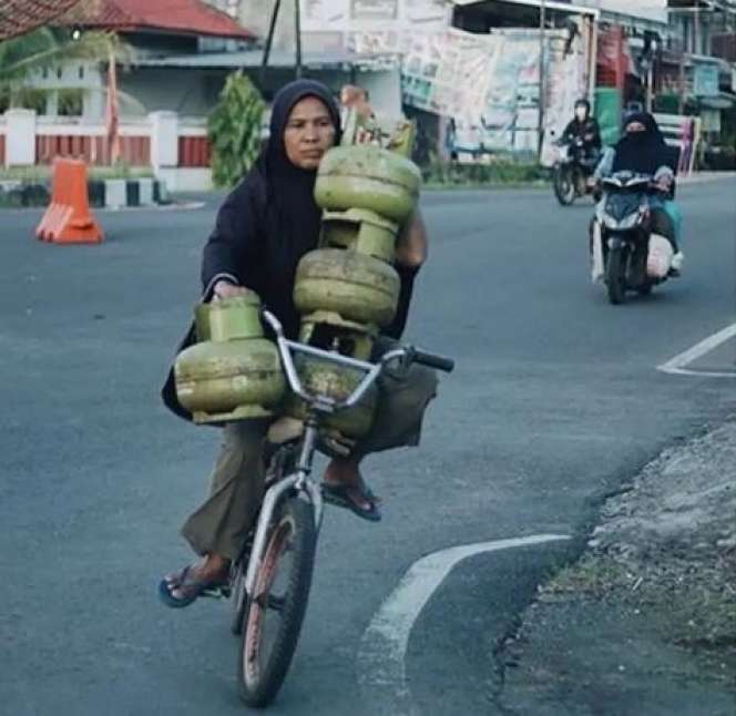 10 Potret Unik Orang Naik Sepeda, Aksinya Bikin Melongo!