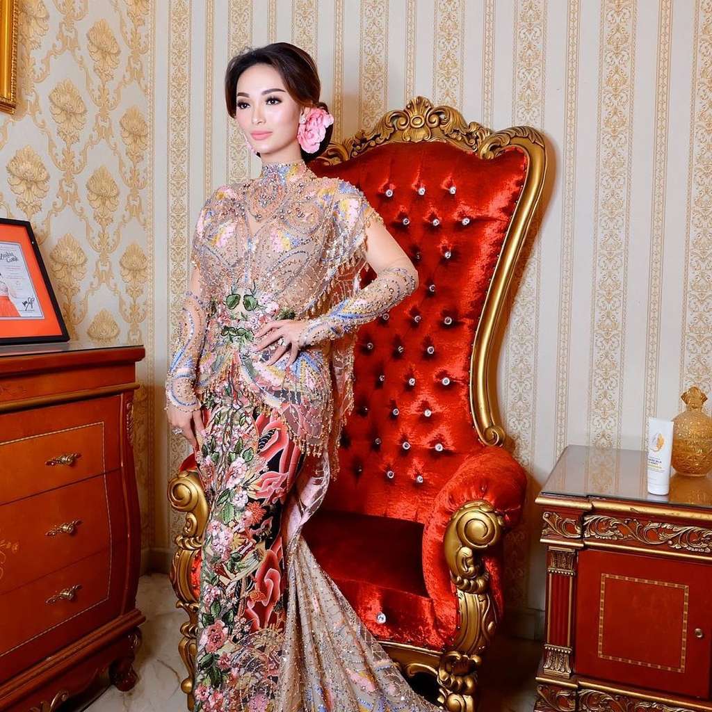10 Potret Transformasi Rumah Zaskia Gotik, Bak Bumi dan Langit, Dulu Tinggal di Gubuk Kini Istana Megah!