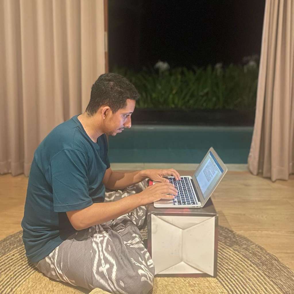 7 Potret Rumah Habib Husein Jafar, Panutan 'Pemuda Tersesat' yang Viral, Bak Istana Buku!