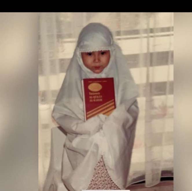 Masyallah, Cantiknya Fitria Yusuf Pakai Kerudung, Elegan Banget!
