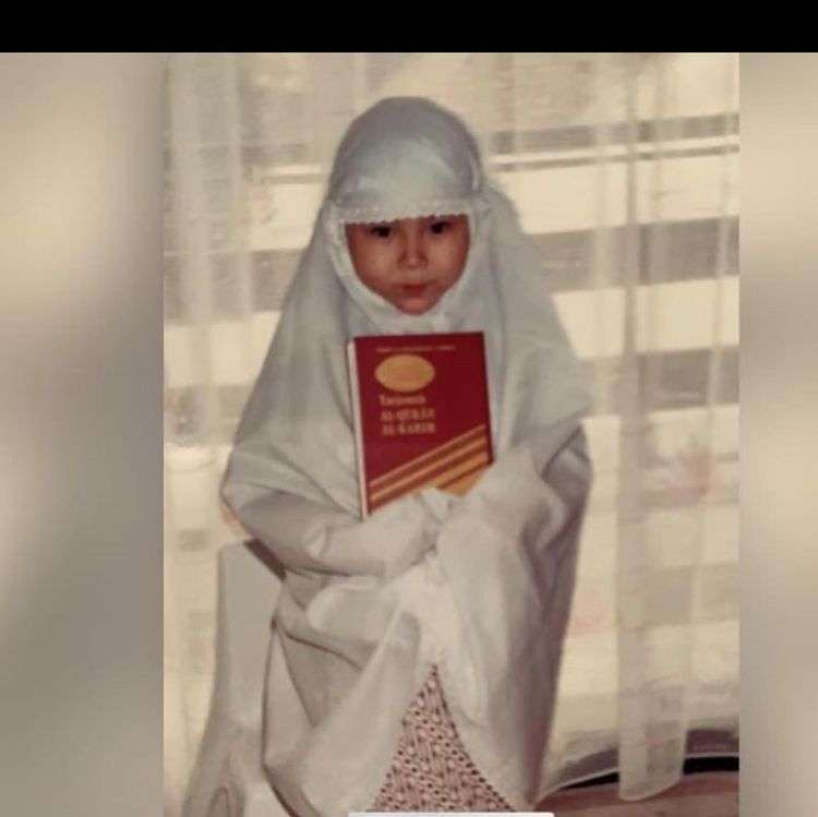 Masyallah, Cantiknya Fitria Yusuf Pakai Kerudung, Elegan Banget!