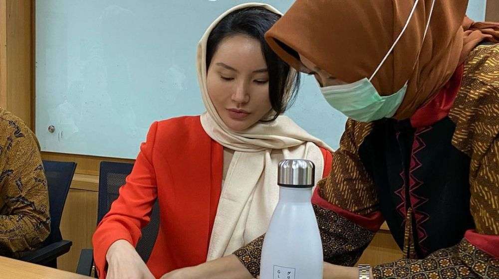 Masyallah, Cantiknya Fitria Yusuf Pakai Kerudung, Elegan Banget!