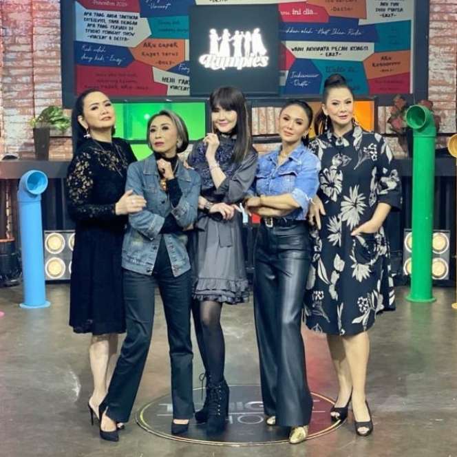 7 Potret Terbaru Ita Purnamasari, Lady Rocker yang Awet Muda di Usia 54 Tahun!