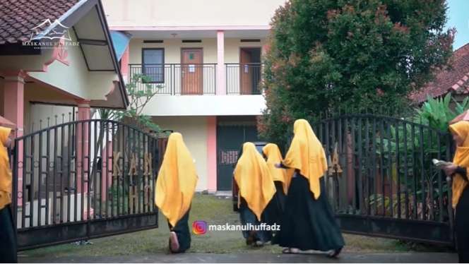 7 Pontret Pondok Pesantren Oki Setiana Dewi di Bogor, Dilengkapi Taman 'Surga'!