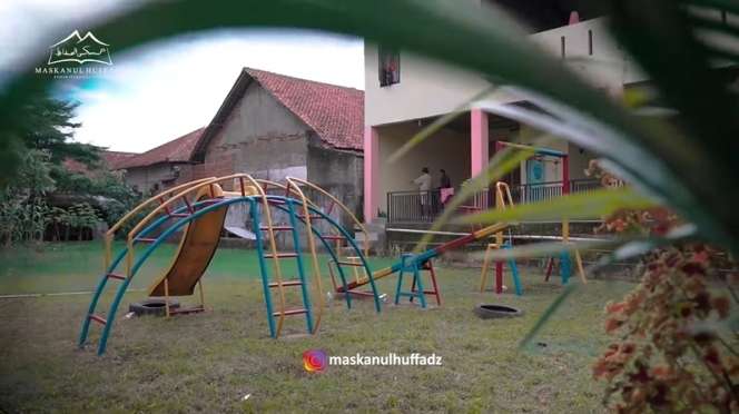 7 Pontret Pondok Pesantren Oki Setiana Dewi di Bogor, Dilengkapi Taman 'Surga'!