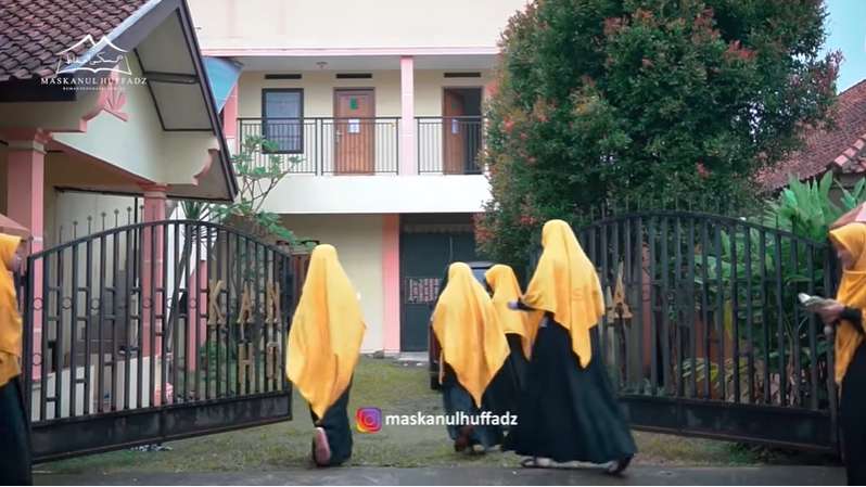 7 Pontret Pondok Pesantren Oki Setiana Dewi di Bogor, Dilengkapi Taman 'Surga'!