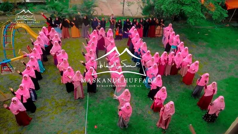 7 Pontret Pondok Pesantren Oki Setiana Dewi di Bogor, Dilengkapi Taman 'Surga'!