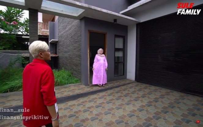 Adu Mewah 4 Rumah Artis Mualaf, Milik Deddy Corbuzier Bikin Melongo, Megah Abis!