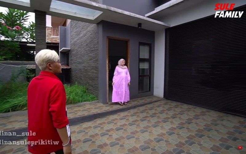 Adu Mewah 4 Rumah Artis Mualaf, Milik Deddy Corbuzier Bikin Melongo, Megah Abis!