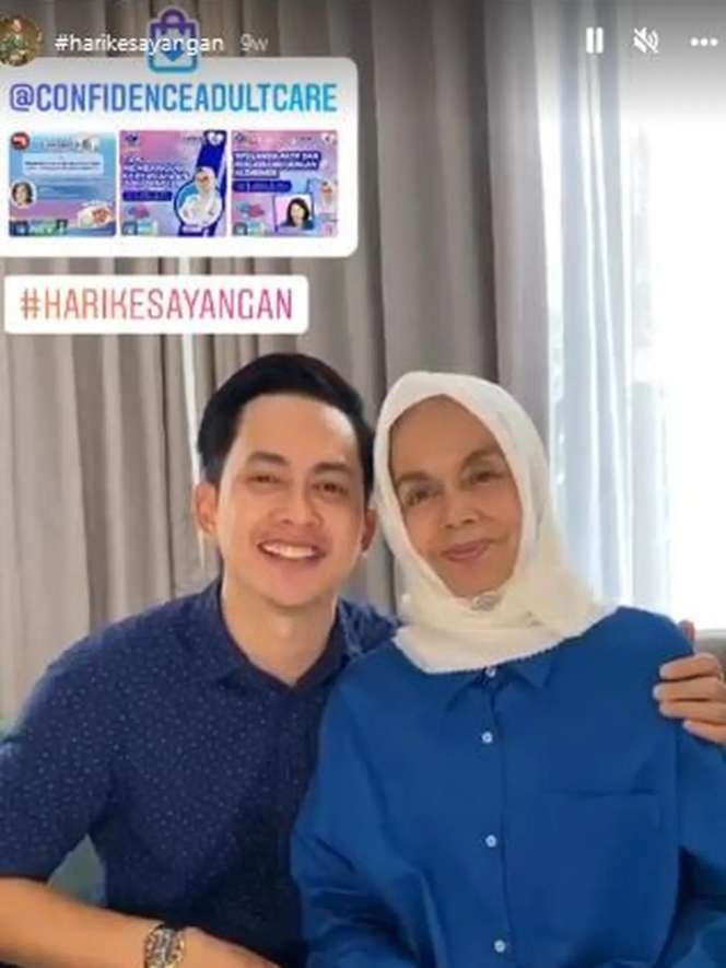7 Potret Ibunda Kiki Farrel yang Idap Kanker, Kondisinya Pilu, Tubuhnya Kini Sangat Kurus!