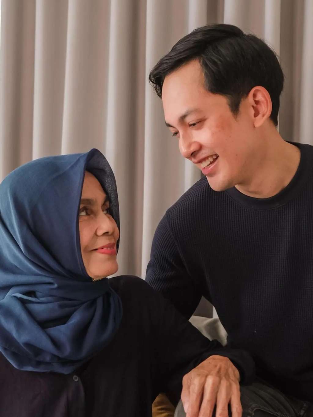 7 Potret Ibunda Kiki Farrel yang Idap Kanker, Kondisinya Pilu, Tubuhnya Kini Sangat Kurus!