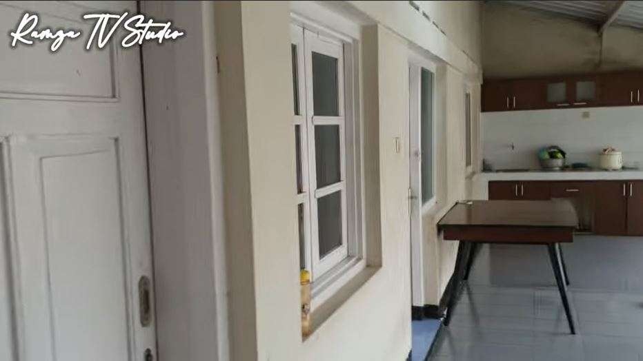 10 Potret Rumah Mendiang Deddy Dores, Bentuknya Unik, Bak Bangunan Kuno Belanda!
