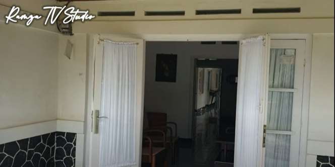10 Potret Rumah Mendiang Deddy Dores, Bentuknya Unik, Bak Bangunan Kuno Belanda!