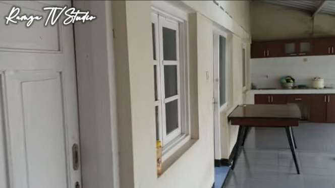 10 Potret Rumah Mendiang Deddy Dores, Bentuknya Unik, Bak Bangunan Kuno Belanda!