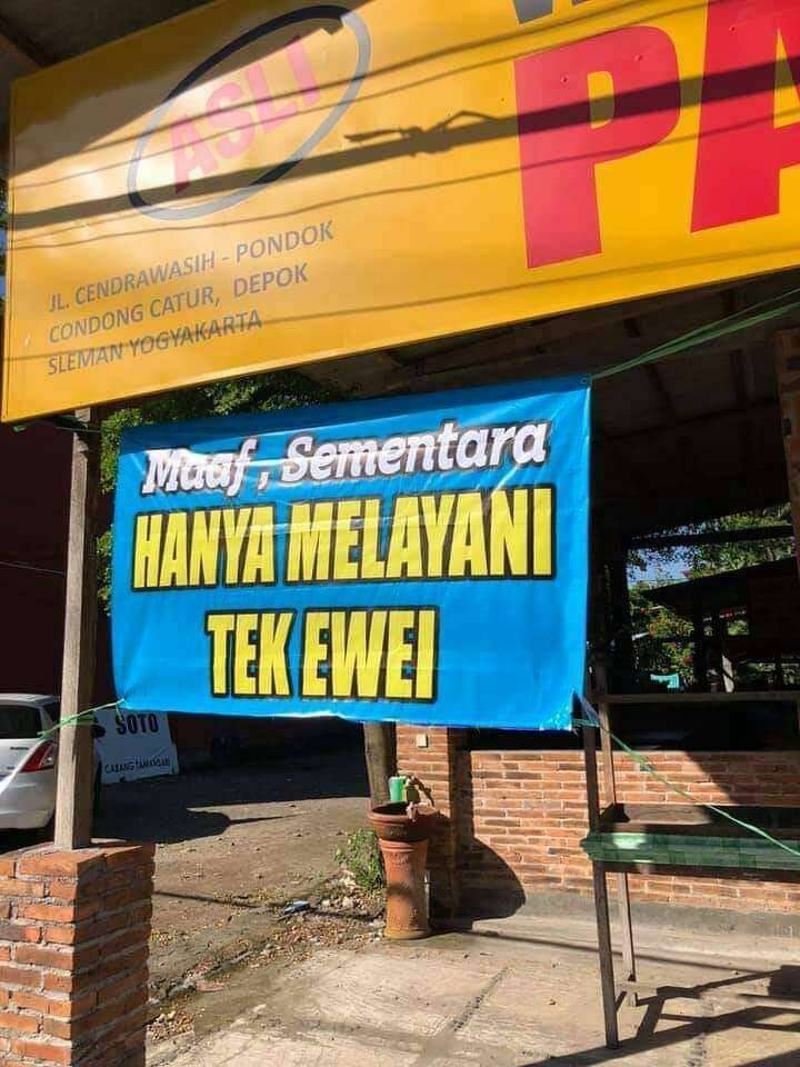10 Spanduk Pedagang Pakai Bahasa Inggris, Malah Bikin Mikir Keras!