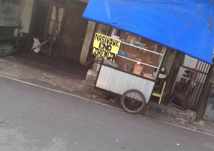 10 Spanduk Pedagang Pakai Bahasa Inggris, Malah Bikin Mikir Keras!