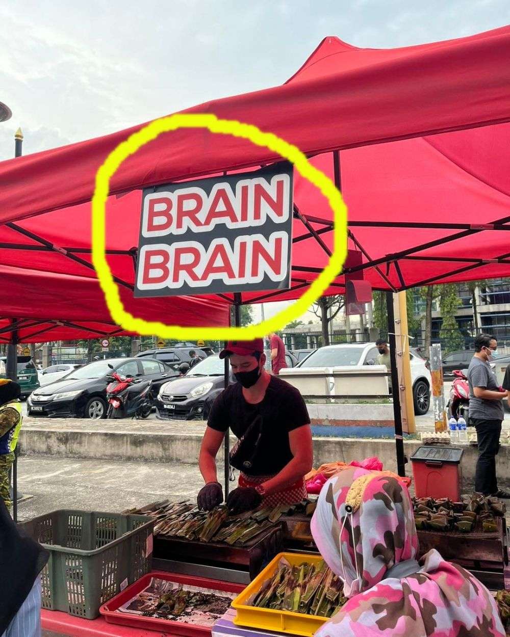 10 Spanduk Pedagang Pakai Bahasa Inggris, Malah Bikin Mikir Keras!