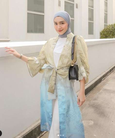 7 Seleb Berhijab yang Pilih Vakum dari Dunia Hiburan, Fokus Urus Keluarga Hingga Jadi Politikus!
