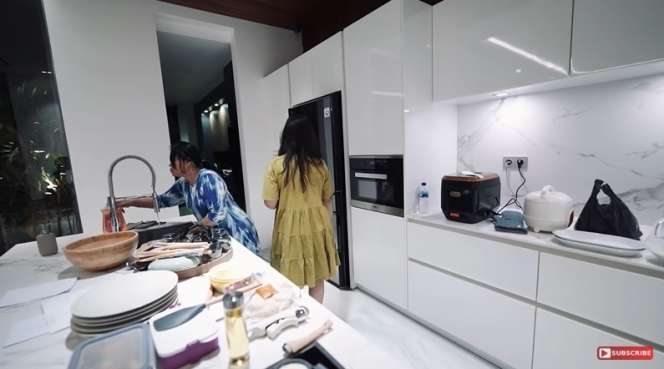 10 Potret Dapur Mewah Arief Muhammad yang Viral, Bak Restoran Hotel Bintang Lima