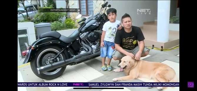 10 Potret Rumah Mang Saswi Sahabat ‘Sultan’ Sule, Bak Showroom Motor Harley Davidson