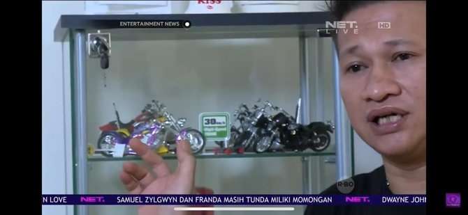 10 Potret Rumah Mang Saswi Sahabat ‘Sultan’ Sule, Bak Showroom Motor Harley Davidson