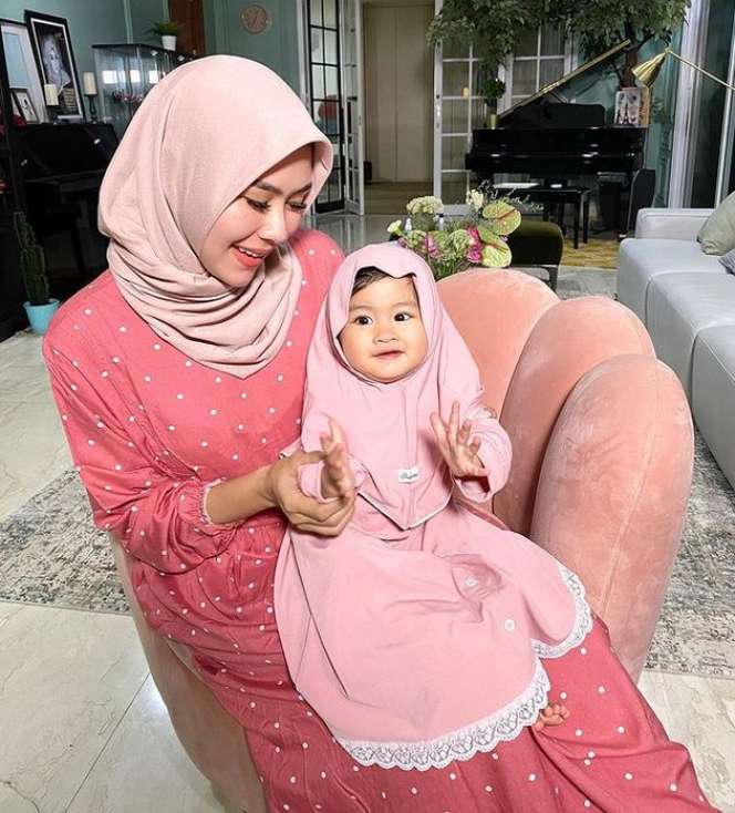 Potret Anak Seleb yang Masih Balita Kenakan Hijab, Gemesin Banget!