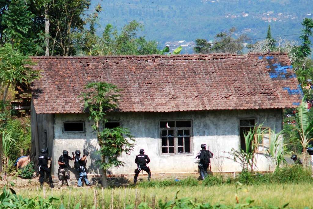 6 Potret Rumah Noordin M Top ‘Si Gembong Teroris’, Kondisinya Miris, Tembok Penuh Lubang Peluru, Dibeli Jusuf Hamka Mau Dibangun Masjid