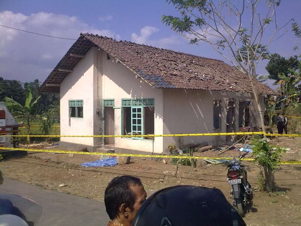 6 Potret Rumah Noordin M Top ‘Si Gembong Teroris’, Kondisinya Miris, Tembok Penuh Lubang Peluru, Dibeli Jusuf Hamka Mau Dibangun Masjid