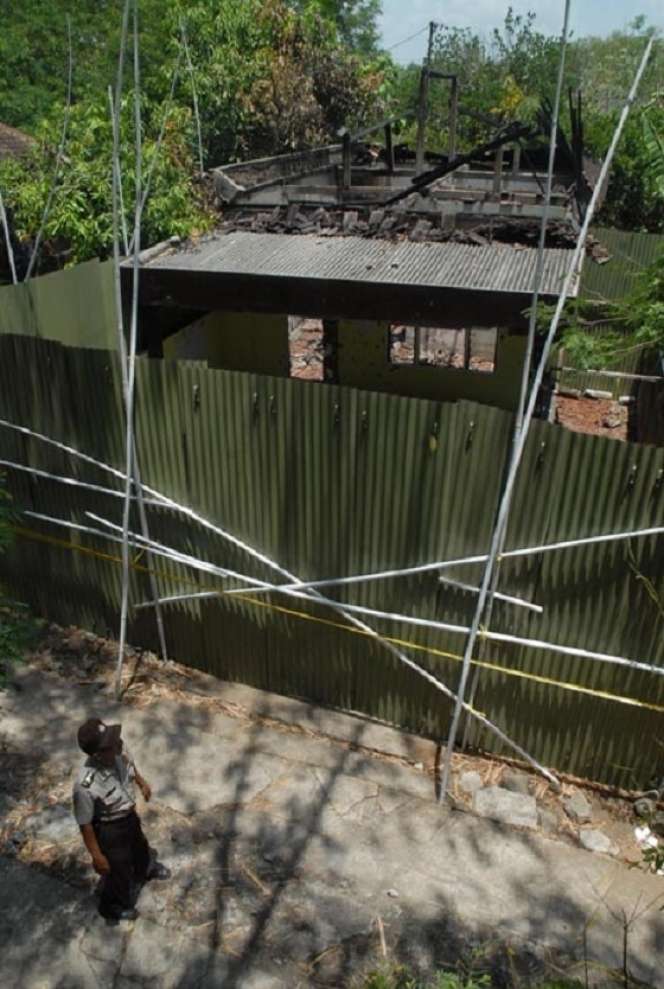 6 Potret Rumah Noordin M Top ‘Si Gembong Teroris’, Kondisinya Miris, Tembok Penuh Lubang Peluru, Dibeli Jusuf Hamka Mau Dibangun