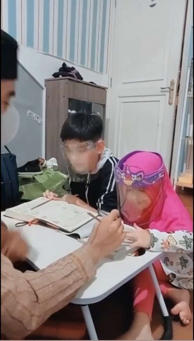 Potret Queen Eijaz Anak Fairuz dan Sonny Septian Saat Belajar Mengaji, Didoakan Jadi Hafizah 