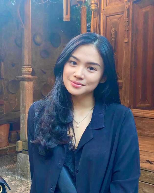 Punya Jabatan Penting di Perusahaan Ahmad Dhani, Ini 6 Potret Terbaru Tiarani Savitri Putri Mulan Jameela yang Kini Beranjak Dewasa!