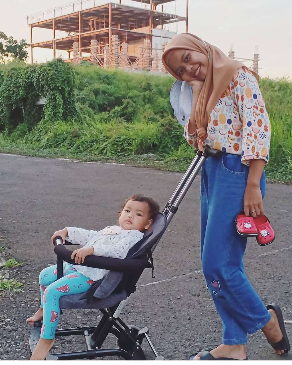 Masih Ingat Koneng Pengasuh Gempi? Hidupnya Kini Berubah Drastis, Lihat 8 Potretnya