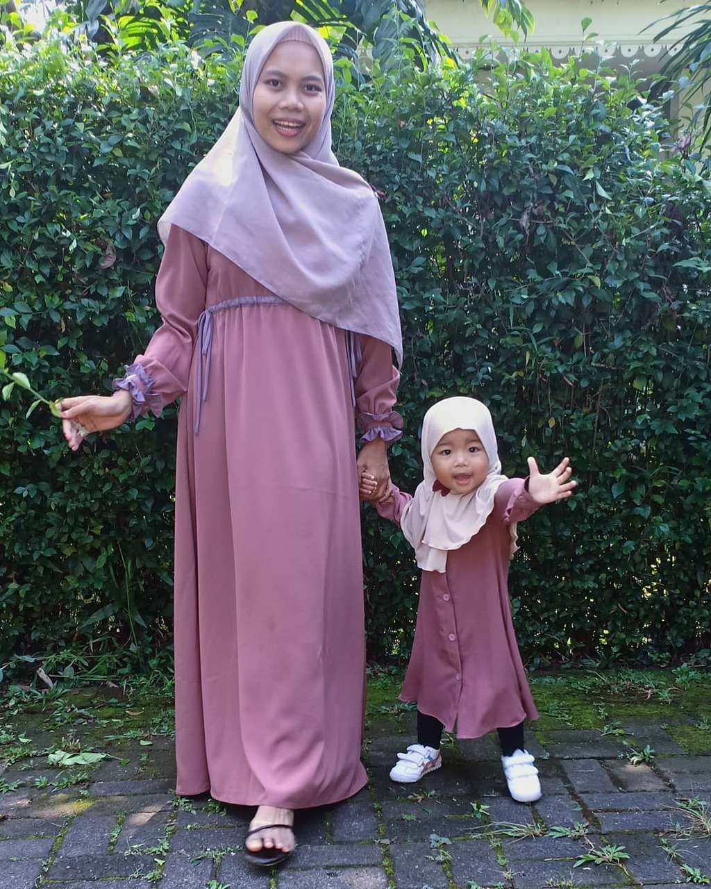 Masih Ingat Koneng Pengasuh Gempi? Hidupnya Kini Berubah Drastis, Lihat 8 Potretnya