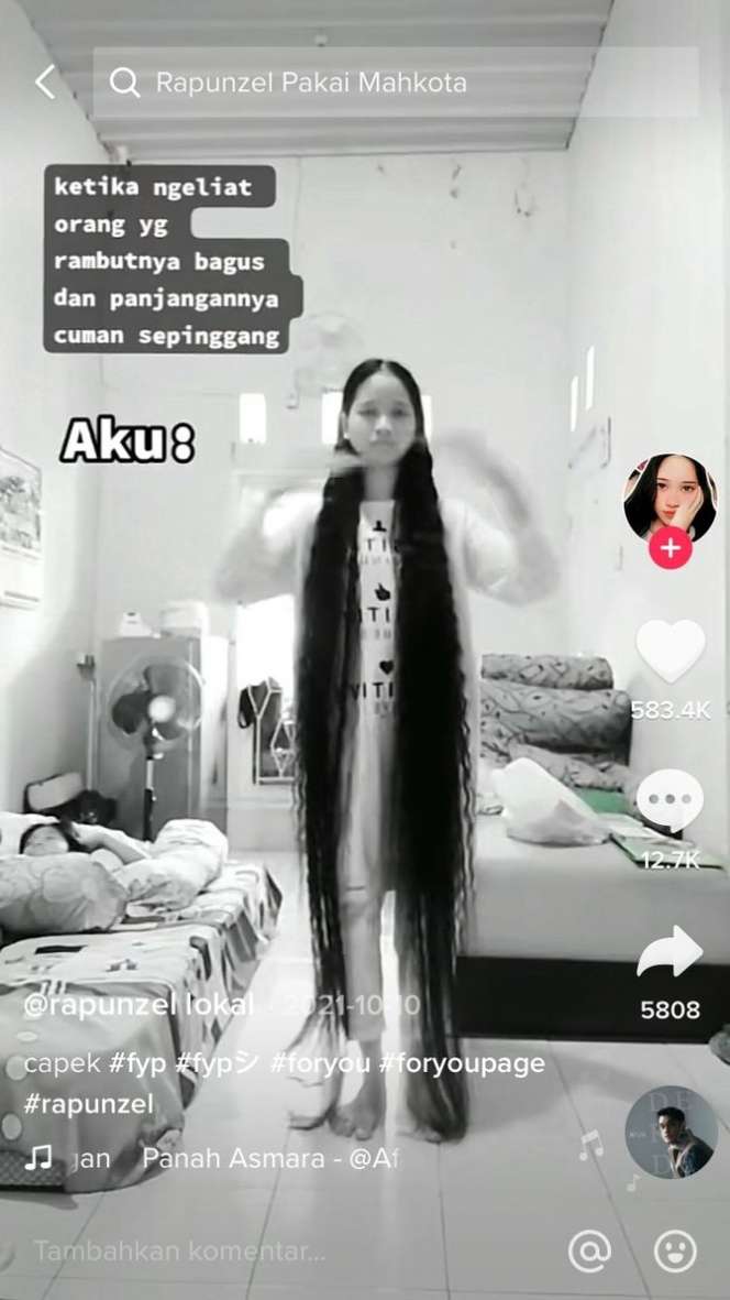Viral! 8 Potret Gadis Cantik 19 Tahun Tak Potong Rambut Dari Bayi, Dijuluki ‘Rapunzel Lokal’