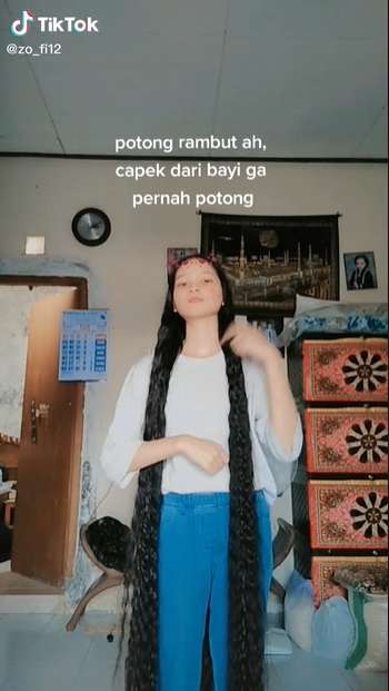 Viral! 8 Potret Gadis Cantik 19 Tahun Tak Potong Rambut Dari Bayi, Dijuluki ‘Rapunzel Lokal’