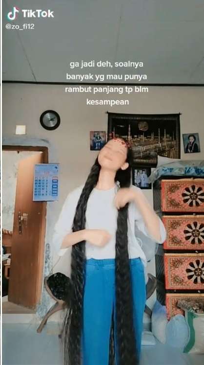 Viral! 8 Potret Gadis Cantik 19 Tahun Tak Potong Rambut Dari Bayi, Dijuluki ‘Rapunzel Lokal’