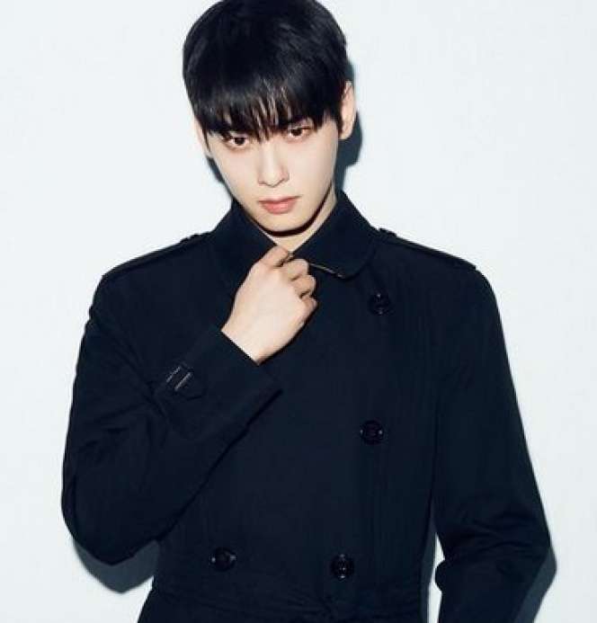 Potret Cha Eun Woo, Artis Korea yang Gemar Makan Snack Indonesia