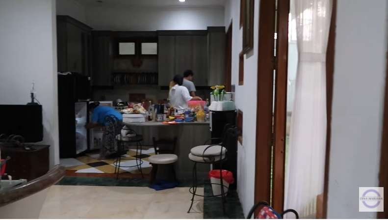 10 Potret Rumah Dina Mariana, Artis yang Dikabarkan Hilang, Super Mewah Ada Air Terjun!