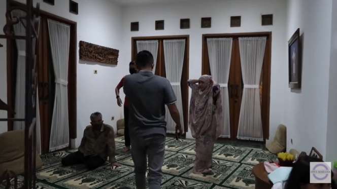 10 Potret Rumah Dina Mariana, Artis yang Dikabarkan Hilang, Super Mewah Ada Air Terjun!