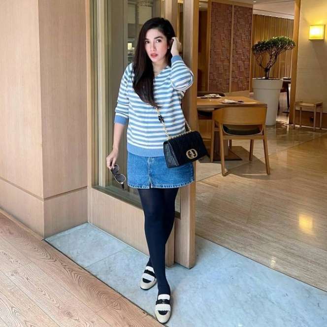 7 Potret Terbaru Ussy Sulistiawaty Usai Turun 23 Kilo, Body Langsingnya Bikin Pangling!